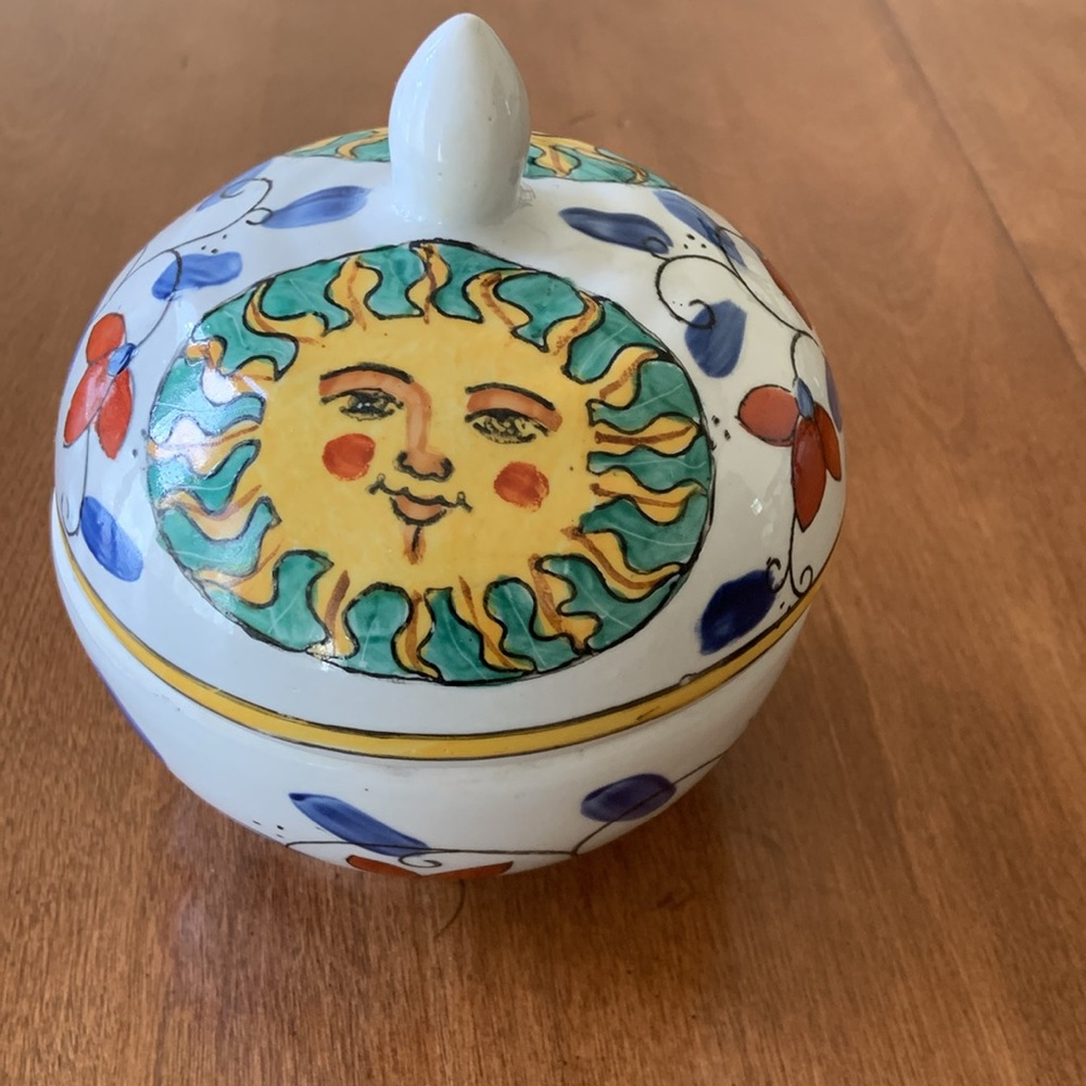 Vintage sunburst small ceramic bowl with lid - Picture 7 of 9